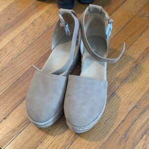 Naturalizer Women's Beige Espadrille Flats